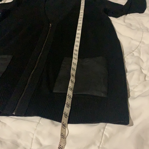 Banana Republic black zip up cardigan with faux leather pockets - Picture 5 of 6